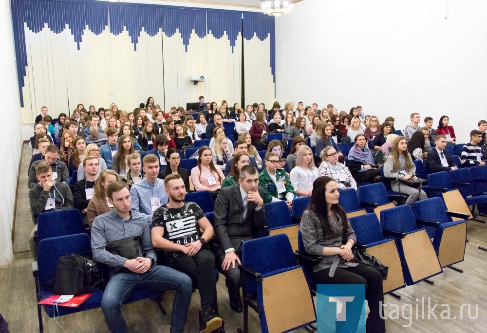 «Я выбираю успех»

Владислав Пинаев встретился с участниками II областного молодежного форума «Я выбираю успех». На мероприятие собрались более сотни начинающих предпринимателей и волонтеров из Североуральска, Арамиля, Красноуральска, Кушвы, поселка Баранчинский, Екатеринбурга и Нижнего Тагила.