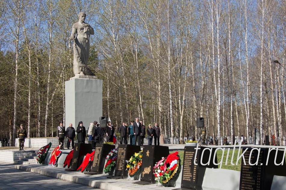 Нижний тагил кладбище рогожино. Мемориал воинской славы Нижнего Тагила. Мемориал воинской славы Нижнего Тагила Рогожино. Центральное городское кладбище Нижний Тагил. Аллея славы Нижний Тагил Рогожино.