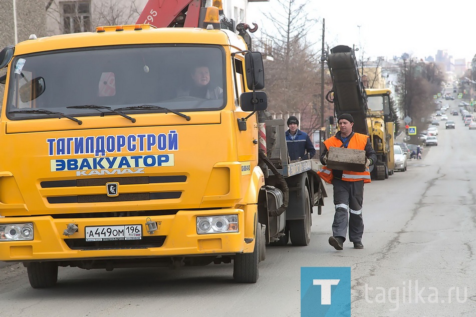 Приступили к ремонту дорог. 11.04.2017.