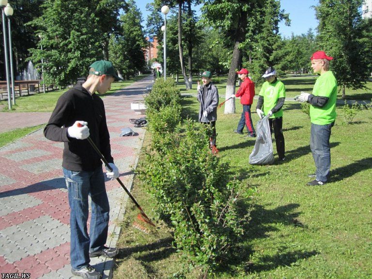 Более 1200 тагильских школьников получат запись в трудовую книжку этим летом