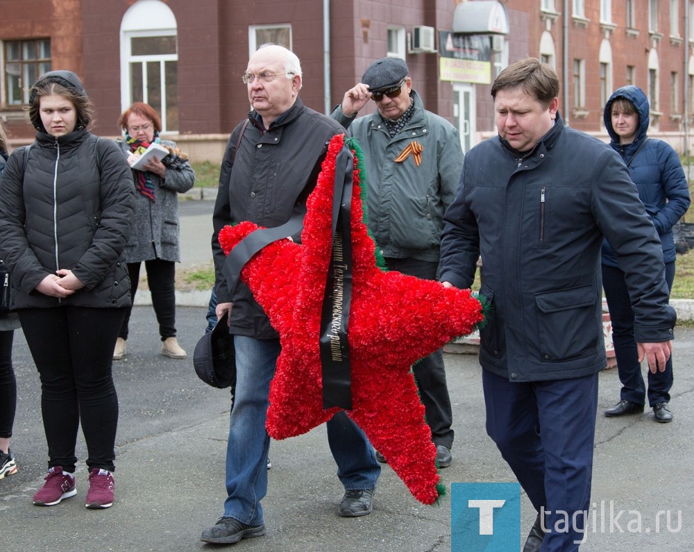 МИТИНГ У ПАМЯТНИКА ТАГИЛЬЧАНАМ – ГЕРОЯМ СОВЕТСКОГО СОЮЗА И ПОЛНЫМ КАВАЛЕРАМ ОРДЕНА СЛАВЫ