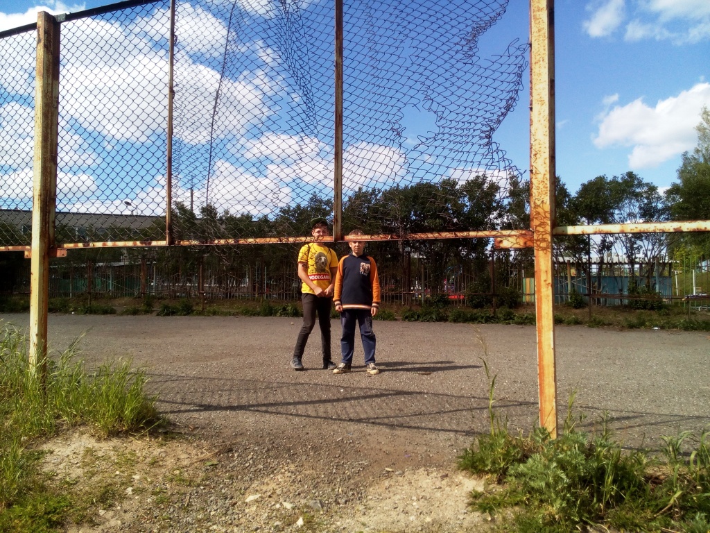 мальчишки на корте.jpg