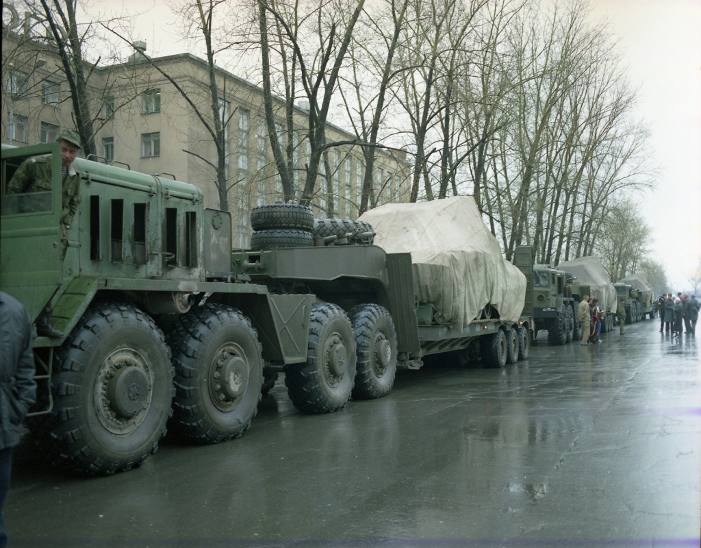 1999 г отправка трех машин в Индию.jpg