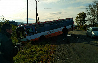 Под Нижним Тагилом столкнулись пассажирский автобус и ГАЗель