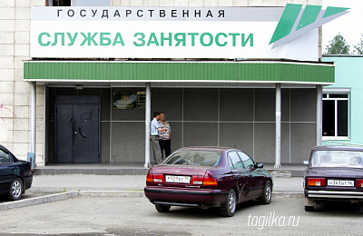 Работающая тагильчанка почти год получала пособие по безработице