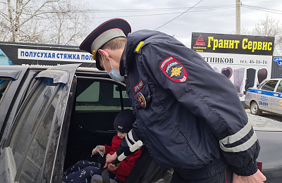 Инспекторы ГИБДД Нижнего Тагила проводят рейды по выявлению водителей, нарушающих правила перевозки детей