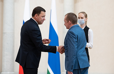 Губернатор Евгений Куйвашев вручил тагильчанам заслуженные награды