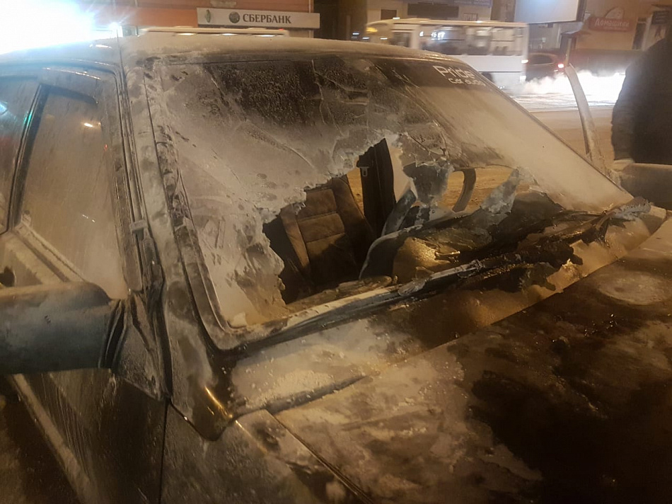Замкнуло электропроводку: в Нижнем Тагиле сгорел автомобиль