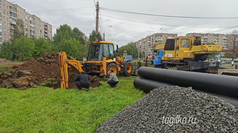 В Нижнем Тагиле устраняют коммунальную аварию, из-за которой остановили движение трамваев по Вагонке