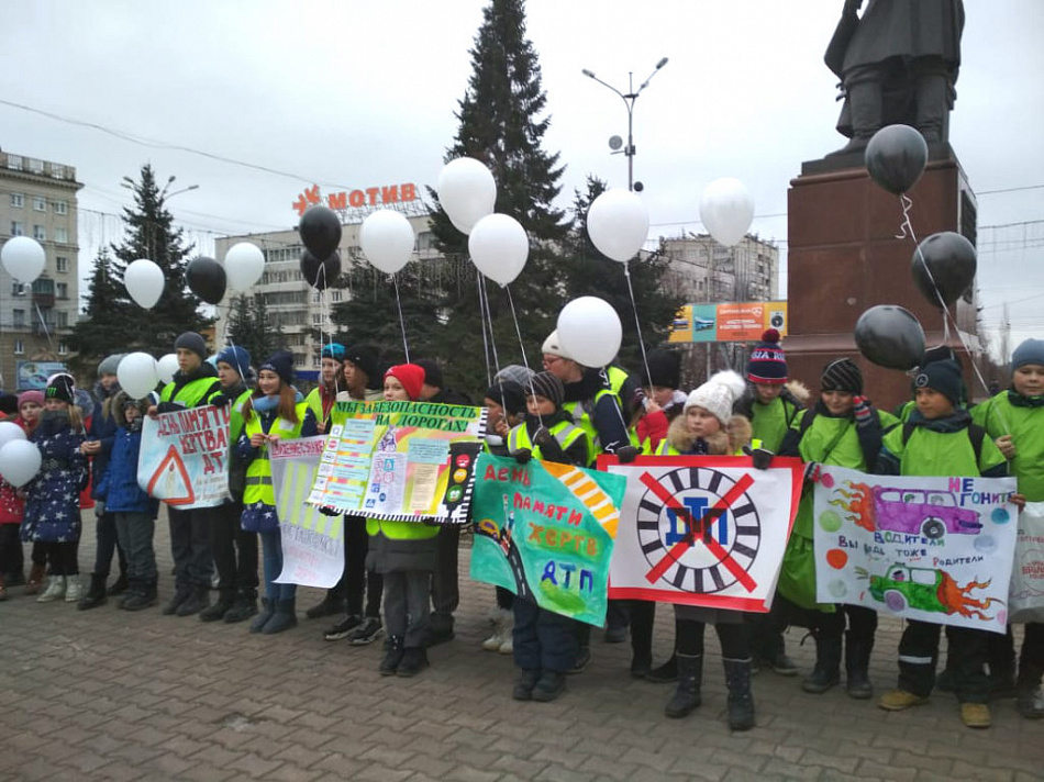 Акция памяти жертв ДТП прошла в Нижнем Тагиле