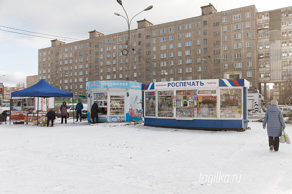 Началась реконструкция площади перед торговым центром по улице Зари