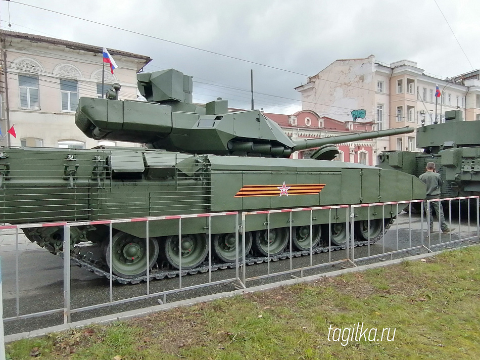 Впервые в Нижнем Тагиле представлен танк Т-14 на платформе «Армата»