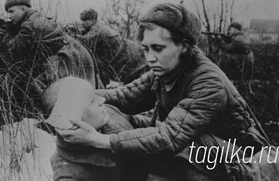 Она расписалась на стенах рейхстага