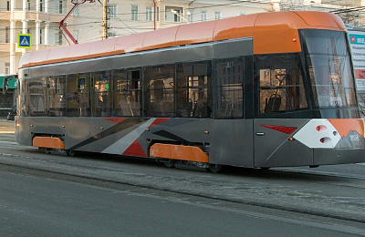 В Нижнем Тагиле вышел на 15-й маршрут новый трамвай модели 71-415