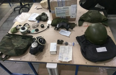 Таможенники Кольцово пресекли попытку контрабанды военной экипировки и прицелов 