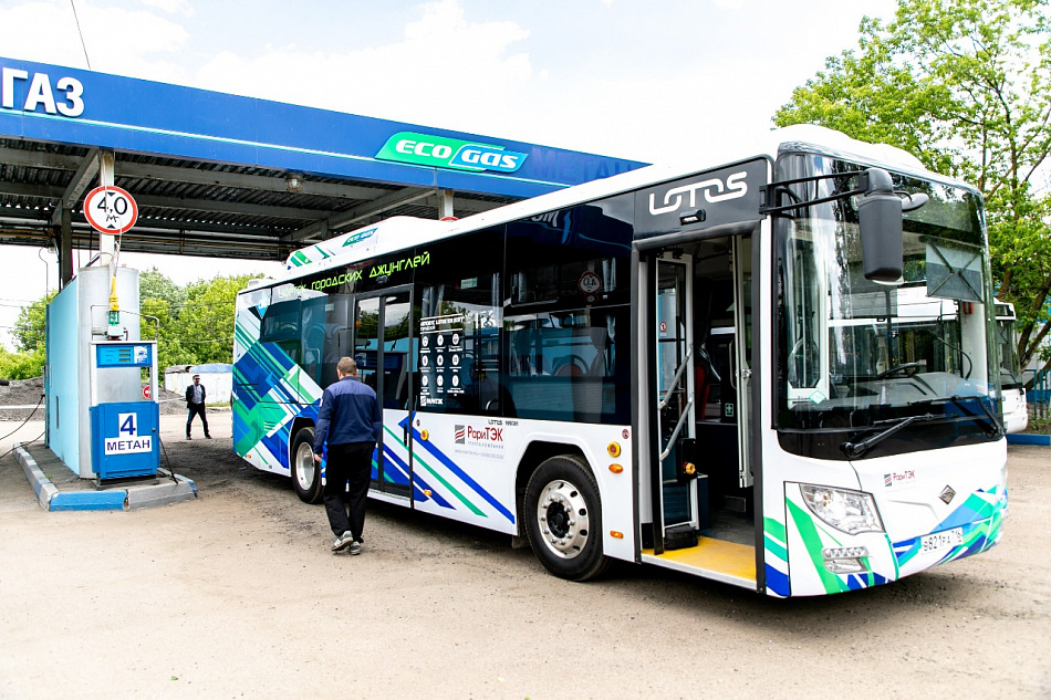 Работа в автобусном парке. Парк автобусов. Автобусный парк Химки. Химкинский Автобусный парк. Автобусы КАМАЗ для Мострансавто фото.