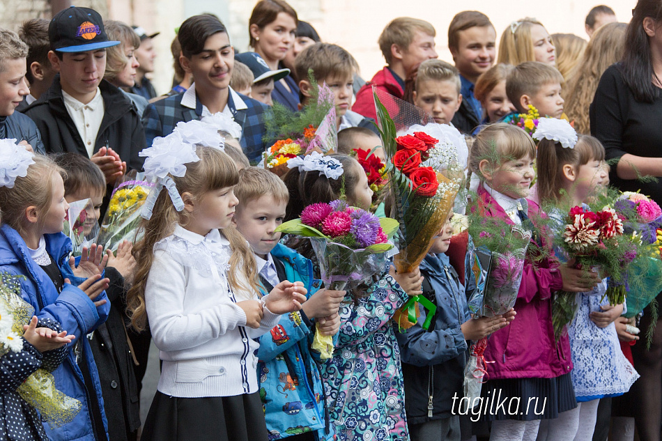 1 февраля - особенный день для родителей будущих первоклашек и  11-классников