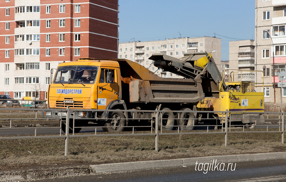 В Нижнем Тагиле пылесосят улицы