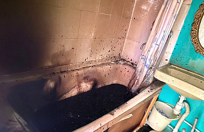 Хотел потушить горящие вещи в ванне. В Нижнем Тагиле при пожаре погиб мужчина 