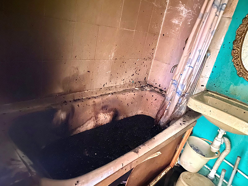 Хотел потушить горящие вещи в ванне. В Нижнем Тагиле при пожаре погиб мужчина 