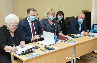 Заключено соглашение между администрацией Нижнего Тагила, управлением образования и горкомом профсоюза