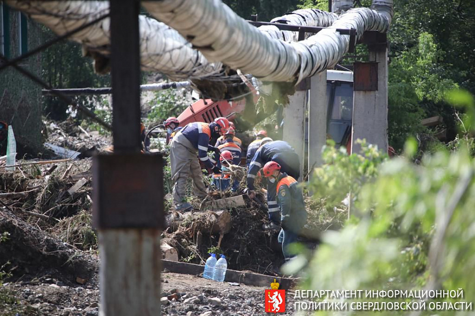 В Нижних Сергах ликвидируют последствия паводка