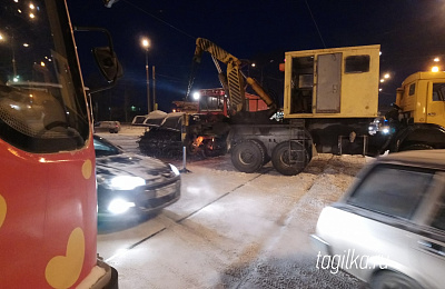 Трамваи с Вагонки утром не ходили из-за аварии