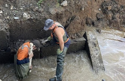 В Нижнем Тагиле подрядчики, проводившие работы по замене ввода холодной воды, повредили магистральный водовод