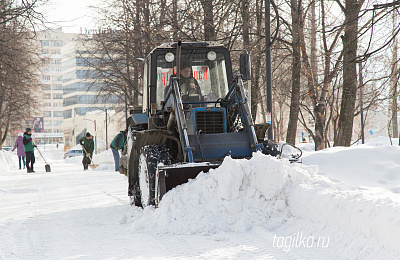 В Нижнем Тагиле усилена работа по уборке и вывозу снега с улиц