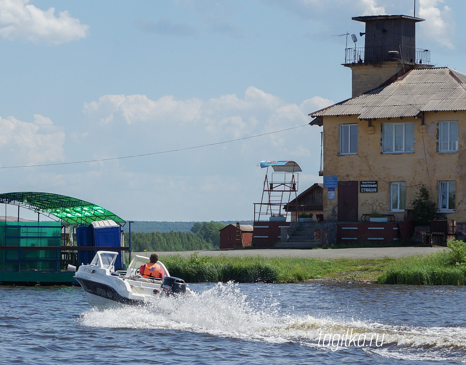 Тагильские спасатели тренировались помогать утопающим