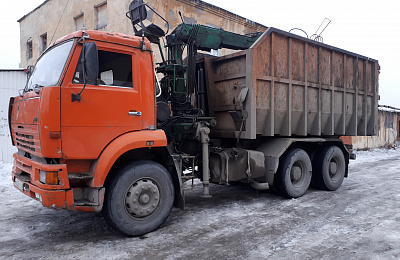  В Нижнем Тагиле на пешехода упал груз из проезжающего КамАЗа