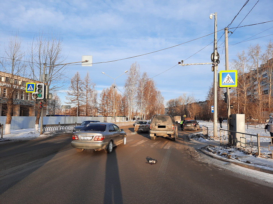 В Нижнем Тагиле внедорожник сбил на пешеходном переходе 19-летнюю девушку