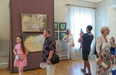 В залах музея-заповедника «Горнозаводской Урал» открылась выставка "Бархатный калейдоскоп"