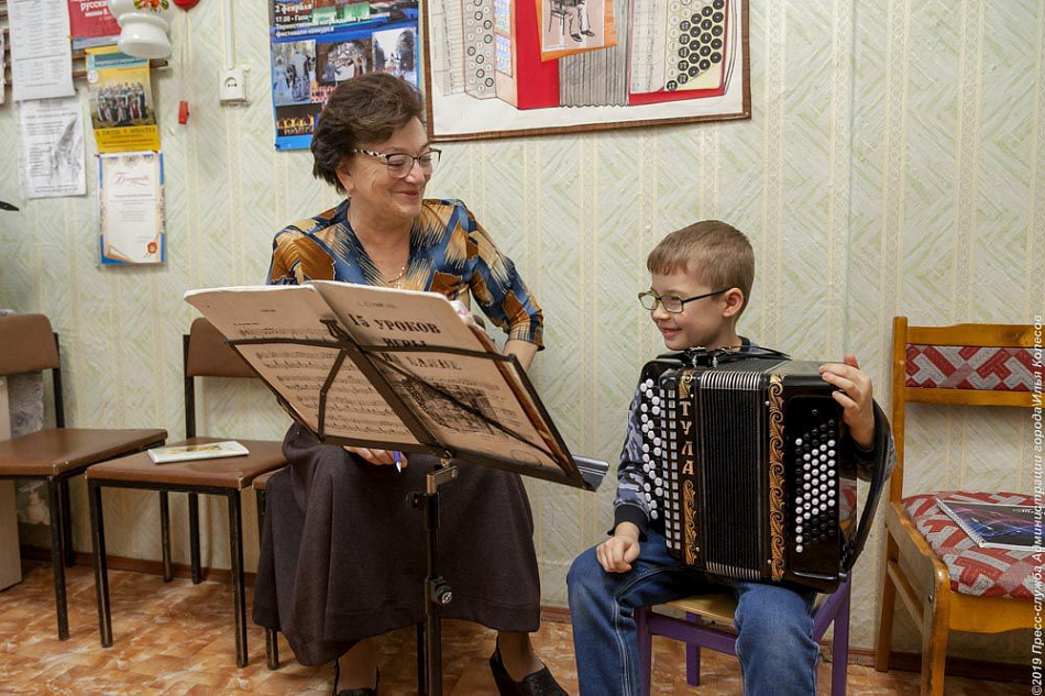 Детские музыкальные школы Нижнего Тагила отыграли концерт на подаренных им инструментах