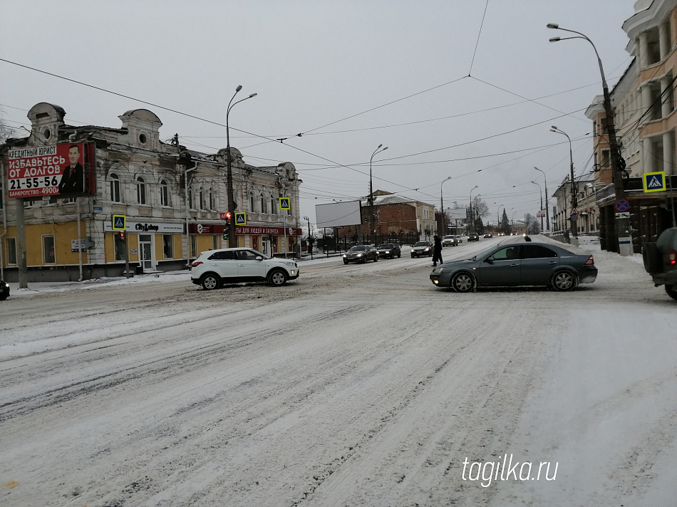 В Нижнем Тагиле оперативно устраняют последствия снегопада