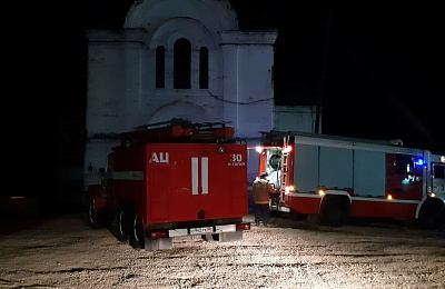 В селе Покровское под Нижним Тагилом произошёл пожар в храме