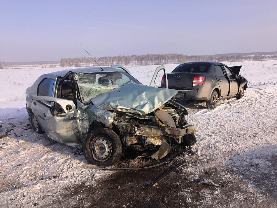 За январь в Свердловской области 58 аварий произошли из-за выезда на встречку