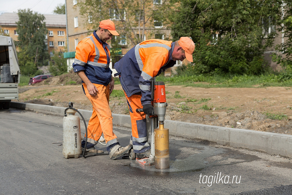 На улице Жуковского брусчатку сменил асфальт