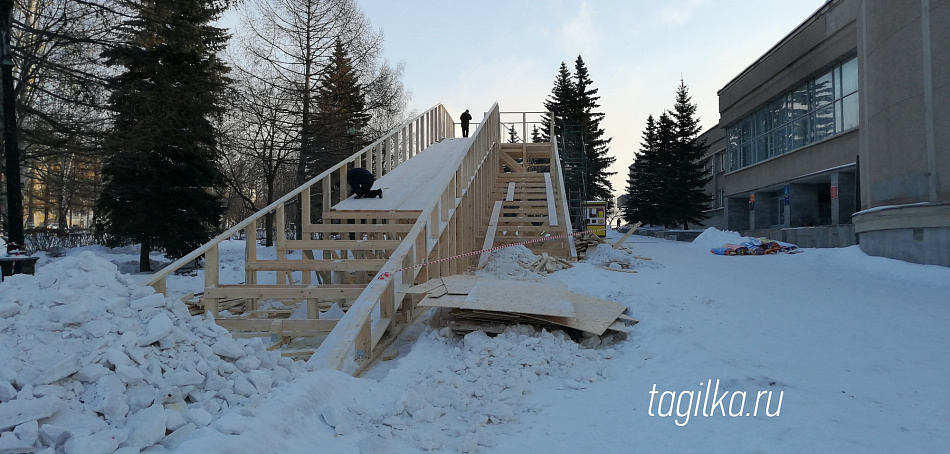 В Нижнем Тагиле начали разбирать новогодний городок