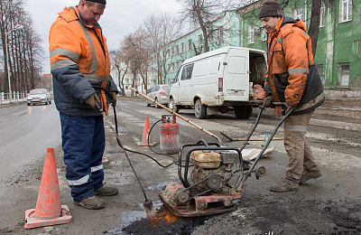 В Нижнем Тагиле продолжается ямочный ремонт дорог