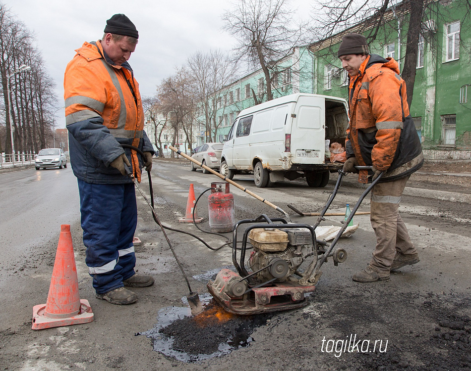 В Нижнем Тагиле продолжается ямочный ремонт дорог