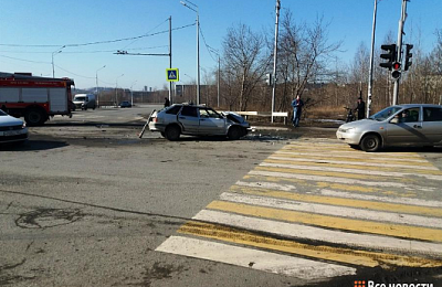 В Нижнем Тагиле легковушка врезалась в машину скорой помощи