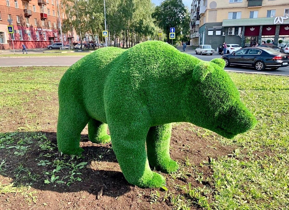 В центре Нижнего Тагила появились зеленые медведи