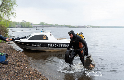 Водолазы приступили к расчистке дна Тагильского пруда