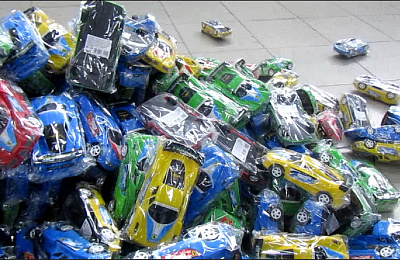 Уральские таможенники изъяли крупную партию контрафактных игрушек