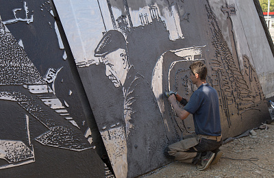 В Нижнем Тагиле завершается обшивка стелы «Город трудовой доблести»