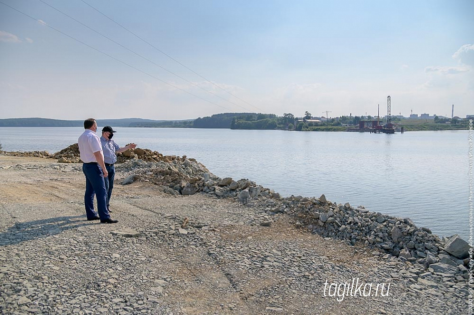Глава Нижнего Тагила оценил темп работ по строительству моста через пруд