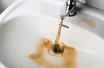 Почему в центре Нижнего Тагила горячая вода вдруг стала грязной?