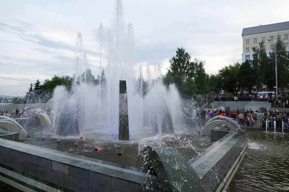 Торжественное открытие сезона работы городских фонтанов в Нижнем Тагиле (ФОТО)