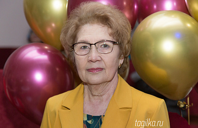 Юбилей отметила директор лицея №39 Нижнего Тагила Нелли Сайфетдинова